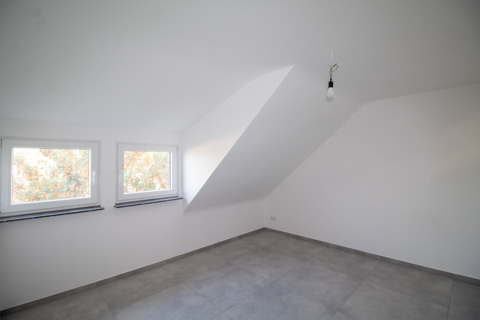 Dachgeschosswohnung voll saniert mit Terrasse und Garage!