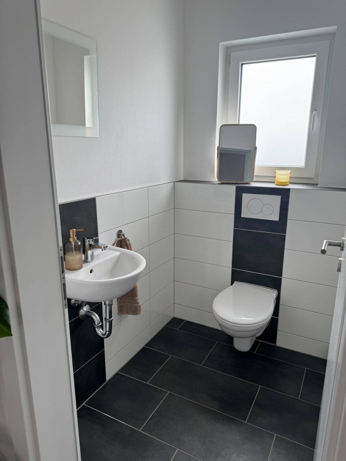 Top moderne Wohnung mit Terrasse und eigenem Eingang!