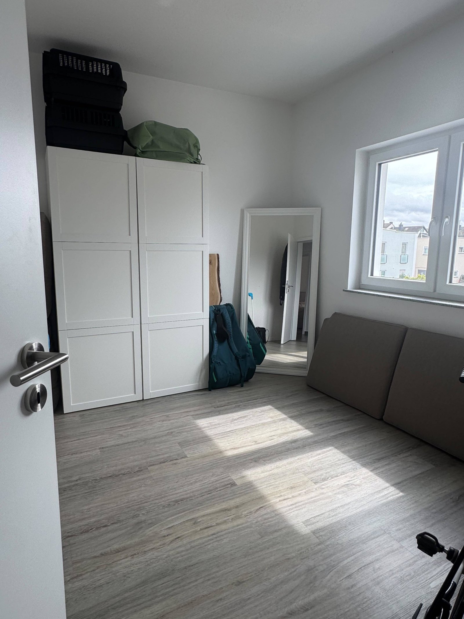 Top moderne Wohnung mit Terrasse und eigenem Eingang!