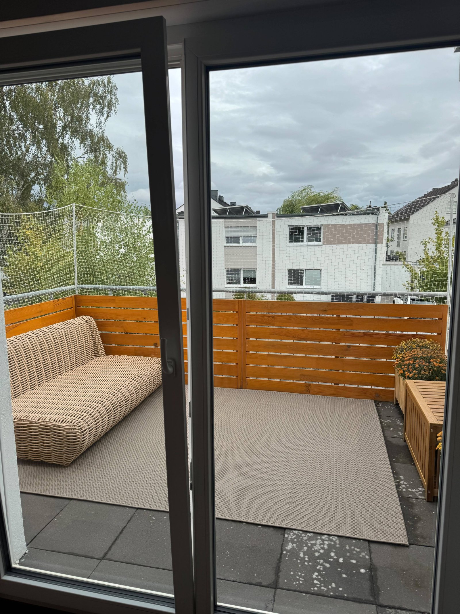 Top moderne Wohnung mit Terrasse und eigenem Eingang!