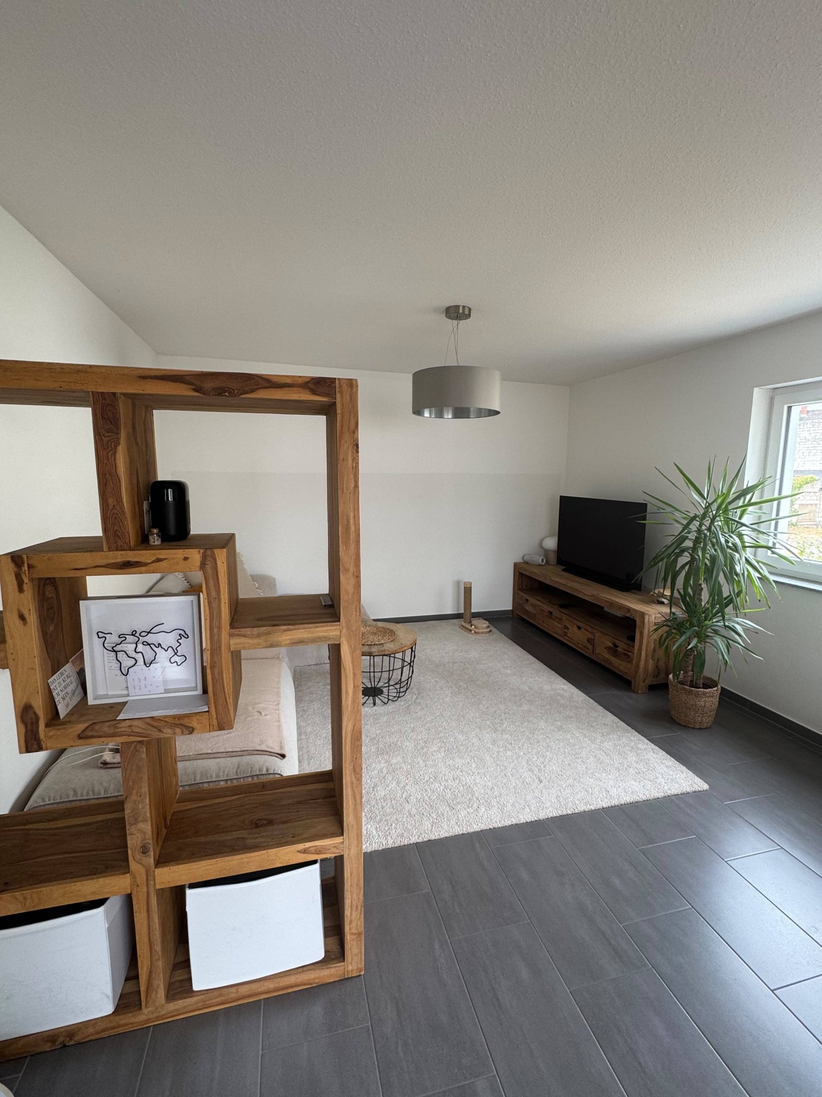 Top moderne Wohnung mit Terrasse und eigenem Eingang!