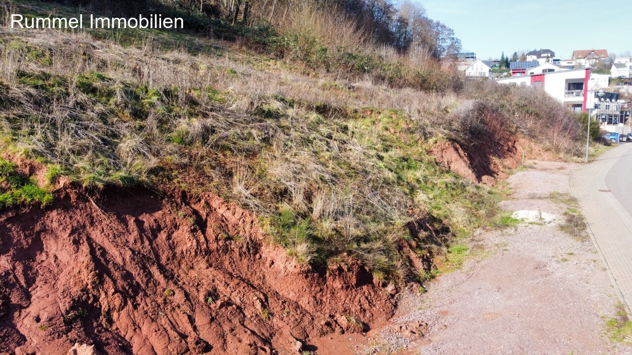 Schönes Grundstück mit zwei geplanten Doppelhaushälften!