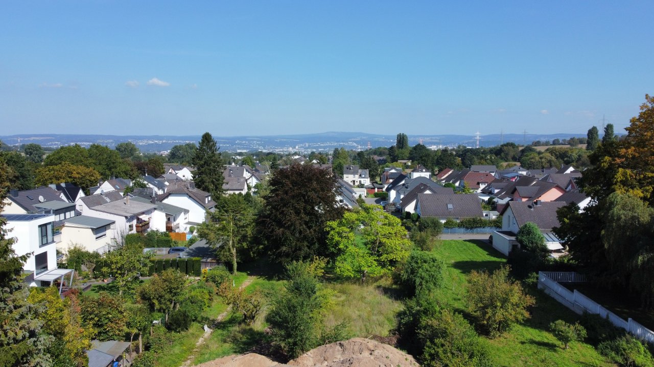 Dachgeschosswohnung mit Dachterrasse, Garten und Stellplätzen!
