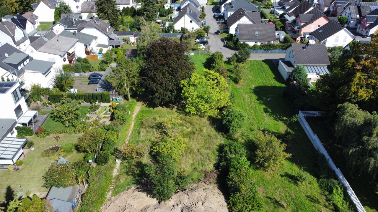 Dachgeschosswohnung mit Dachterrasse, Garten und Stellplätzen!