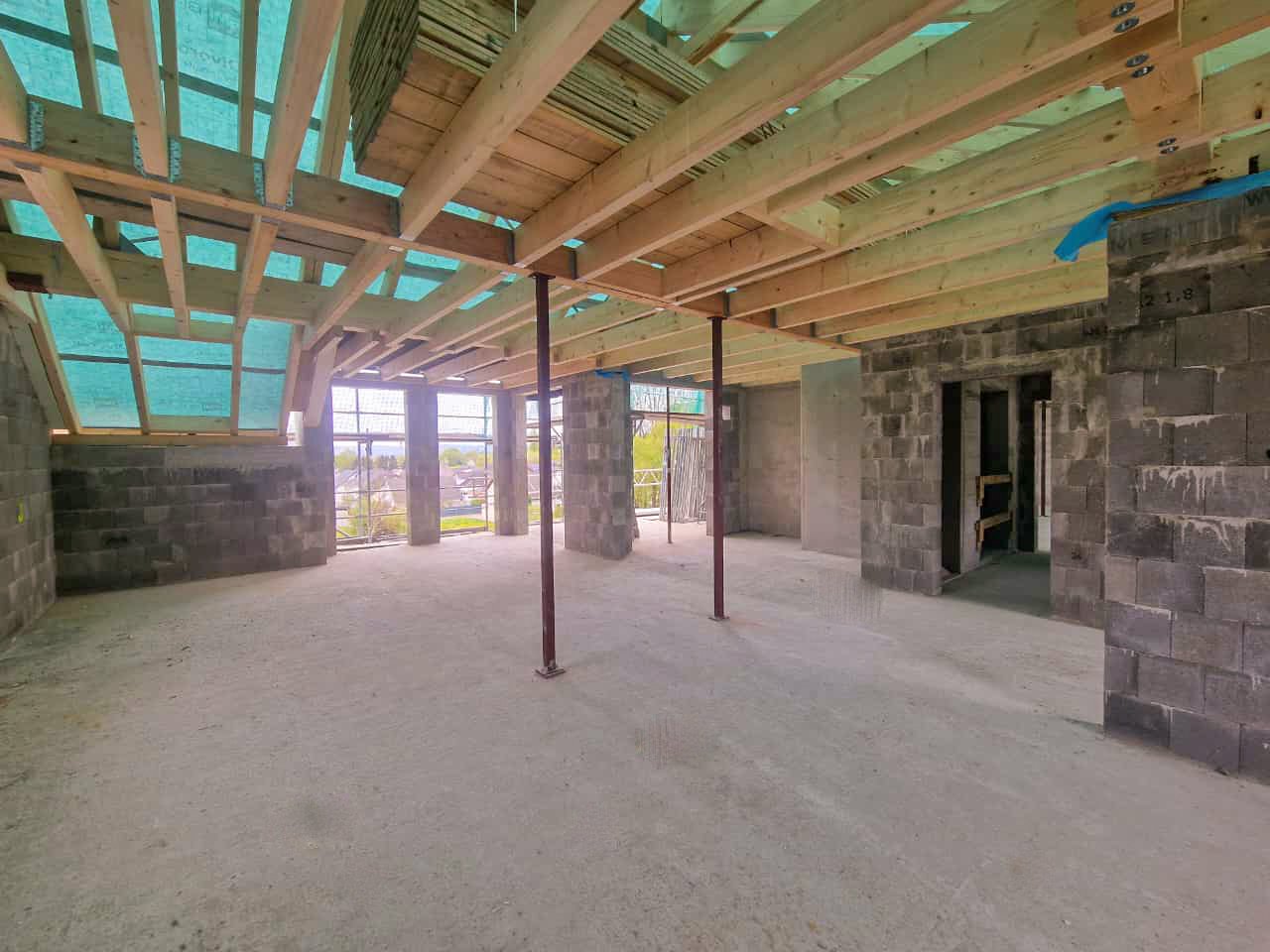 Dachgeschosswohnung mit Dachterrasse, Garten und Stellplätzen!