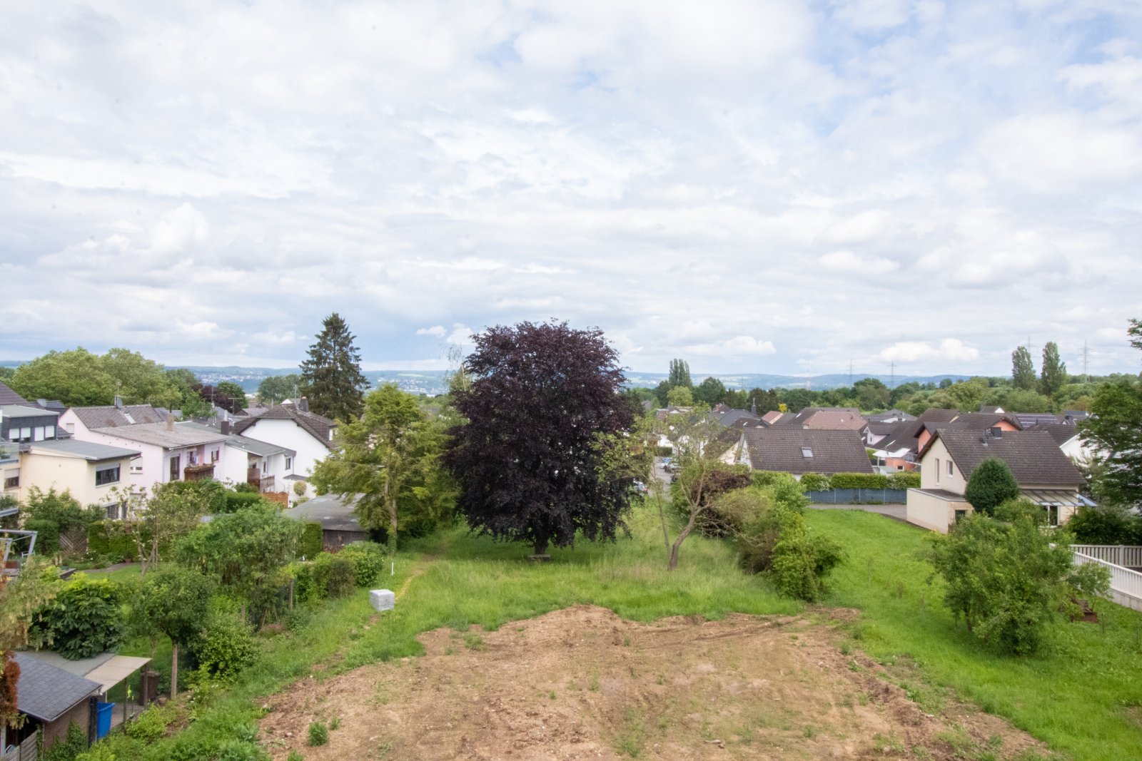 Dachgeschosswohnung mit Dachterrasse, Garten und Stellplätzen!
