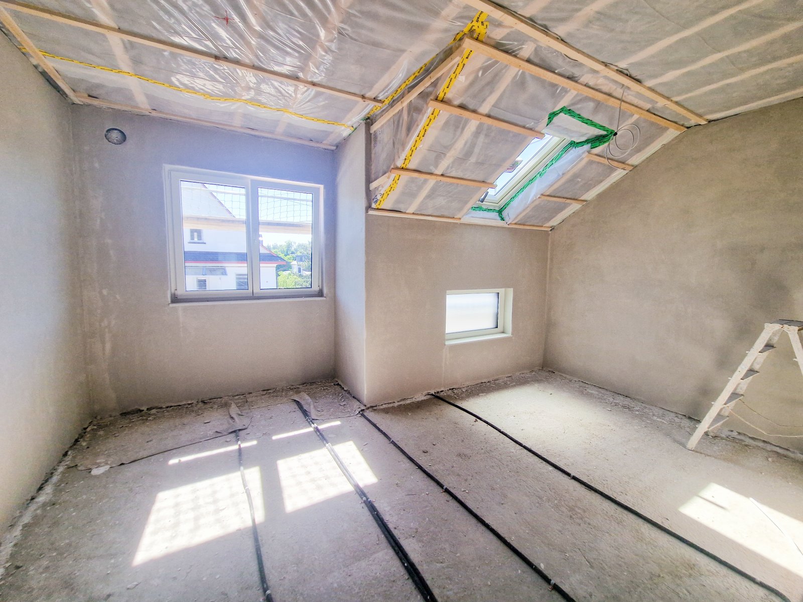 Dachgeschosswohnung mit Dachterrasse, Garten und Stellplätzen!