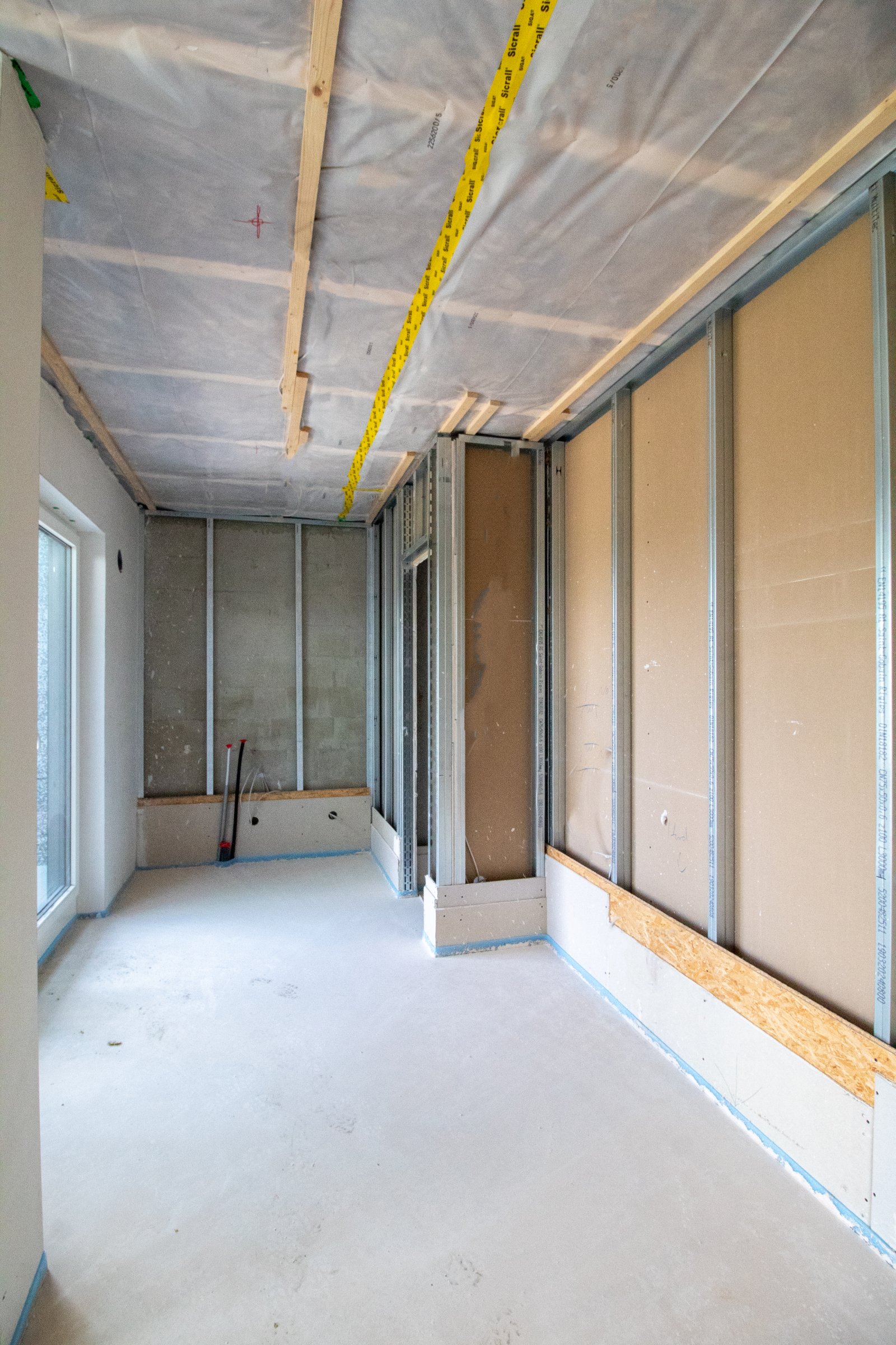 Dachgeschosswohnung mit Dachterrasse, Garten und Stellplätzen!