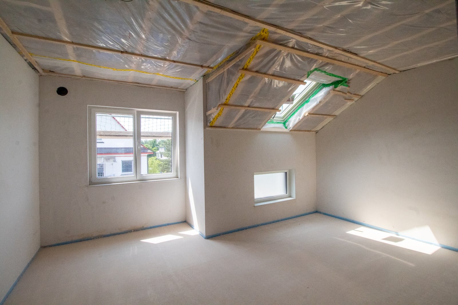 Dachgeschosswohnung mit Dachterrasse, Garten und Stellplätzen!