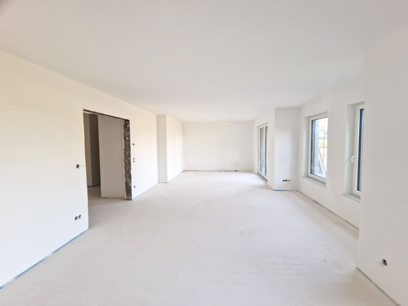 Barrierefreie Neubauwohnung mit Garten, Terrasse und Stellplätzen!