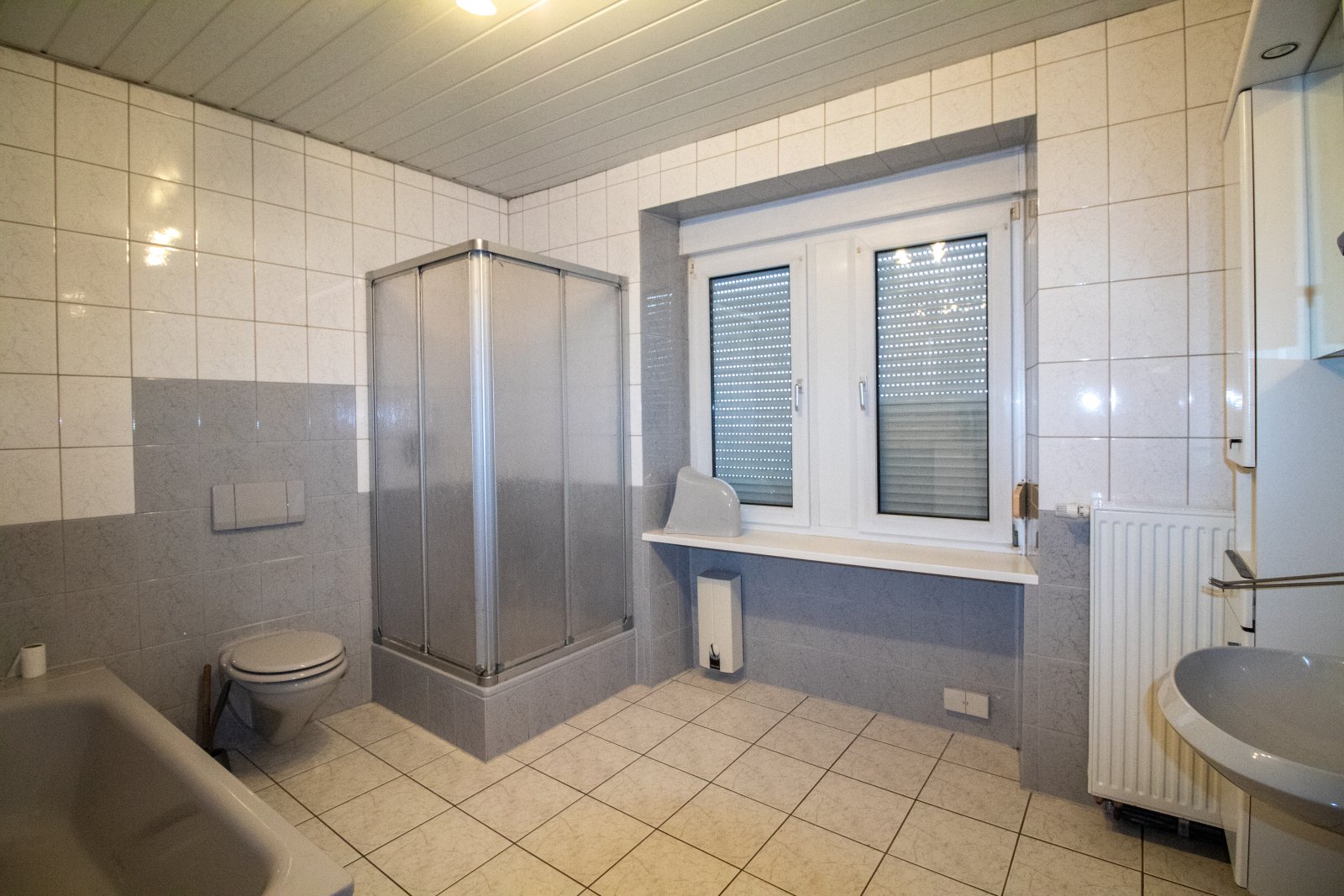 Ein- oder Mehrfamilienhaus mit potenziellem Bauland!