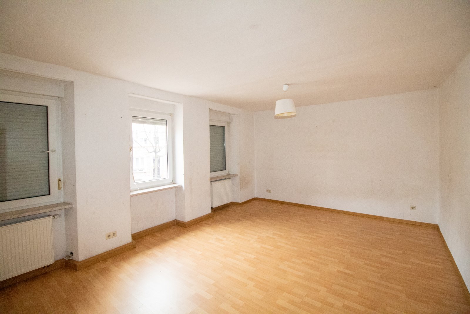 Ein- oder Mehrfamilienhaus mit potenziellem Bauland!