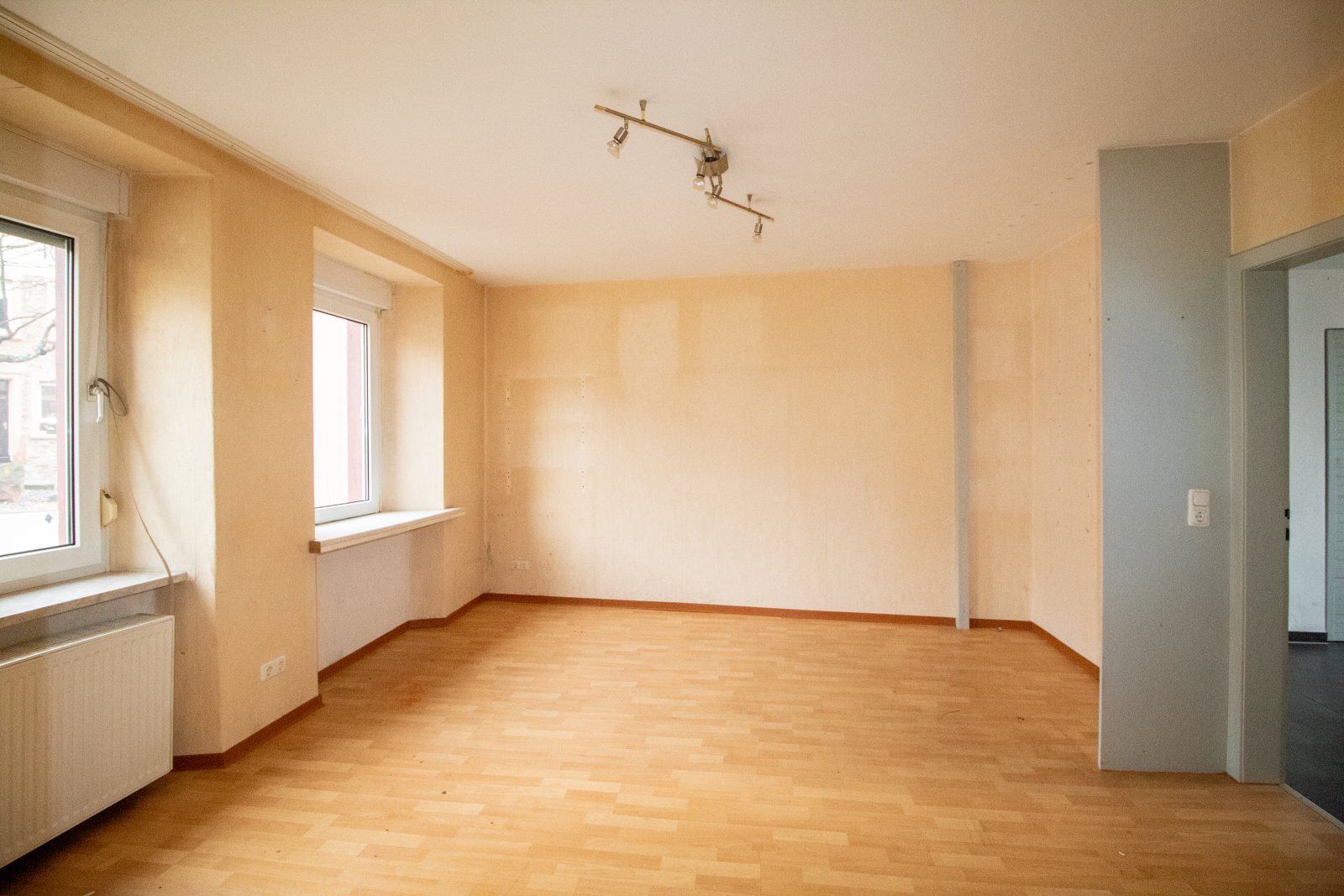 Ein- oder Mehrfamilienhaus mit potenziellem Bauland!