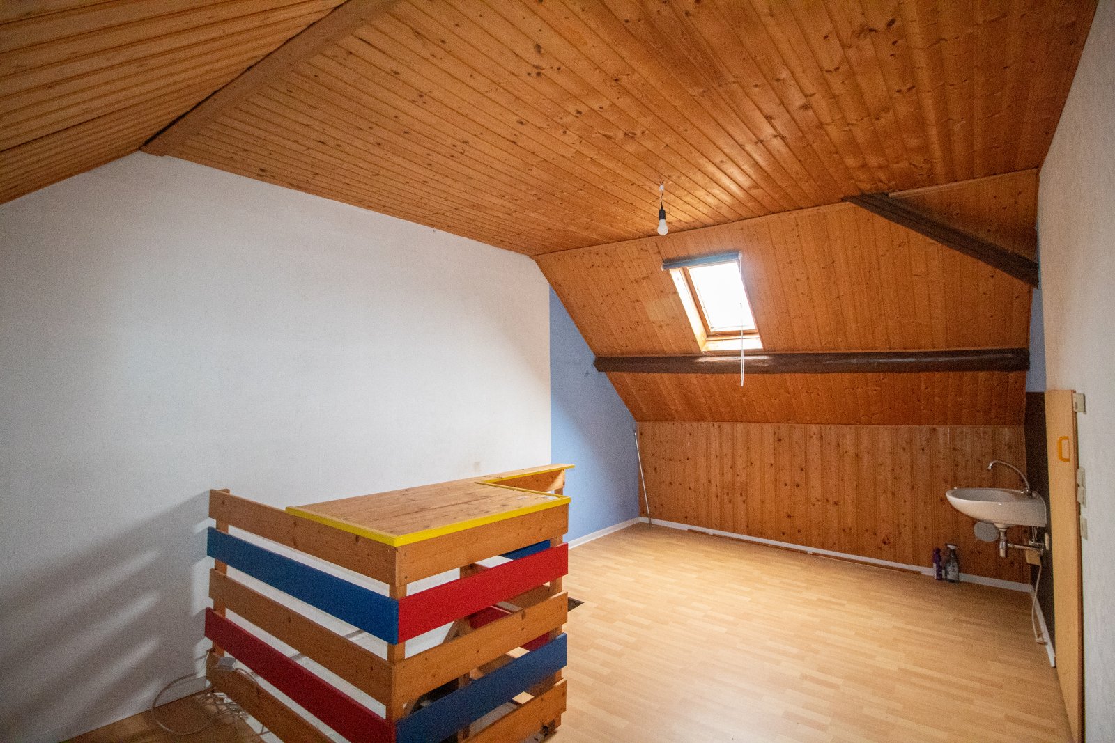 Ein- oder Mehrfamilienhaus mit potenziellem Bauland!