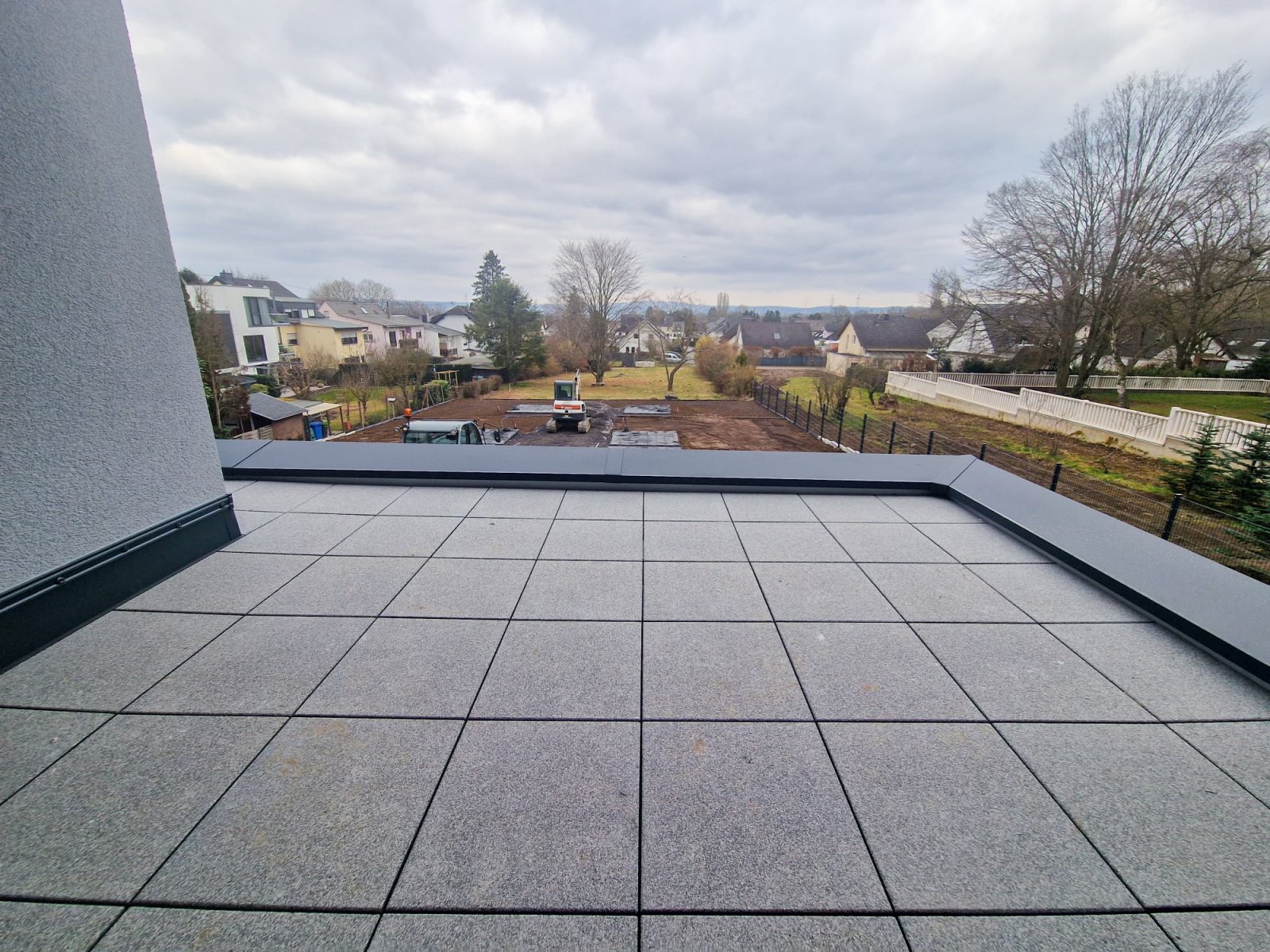 Großzügige Neubauwohnung mit Garten, Terrasse und Stellplätzen!