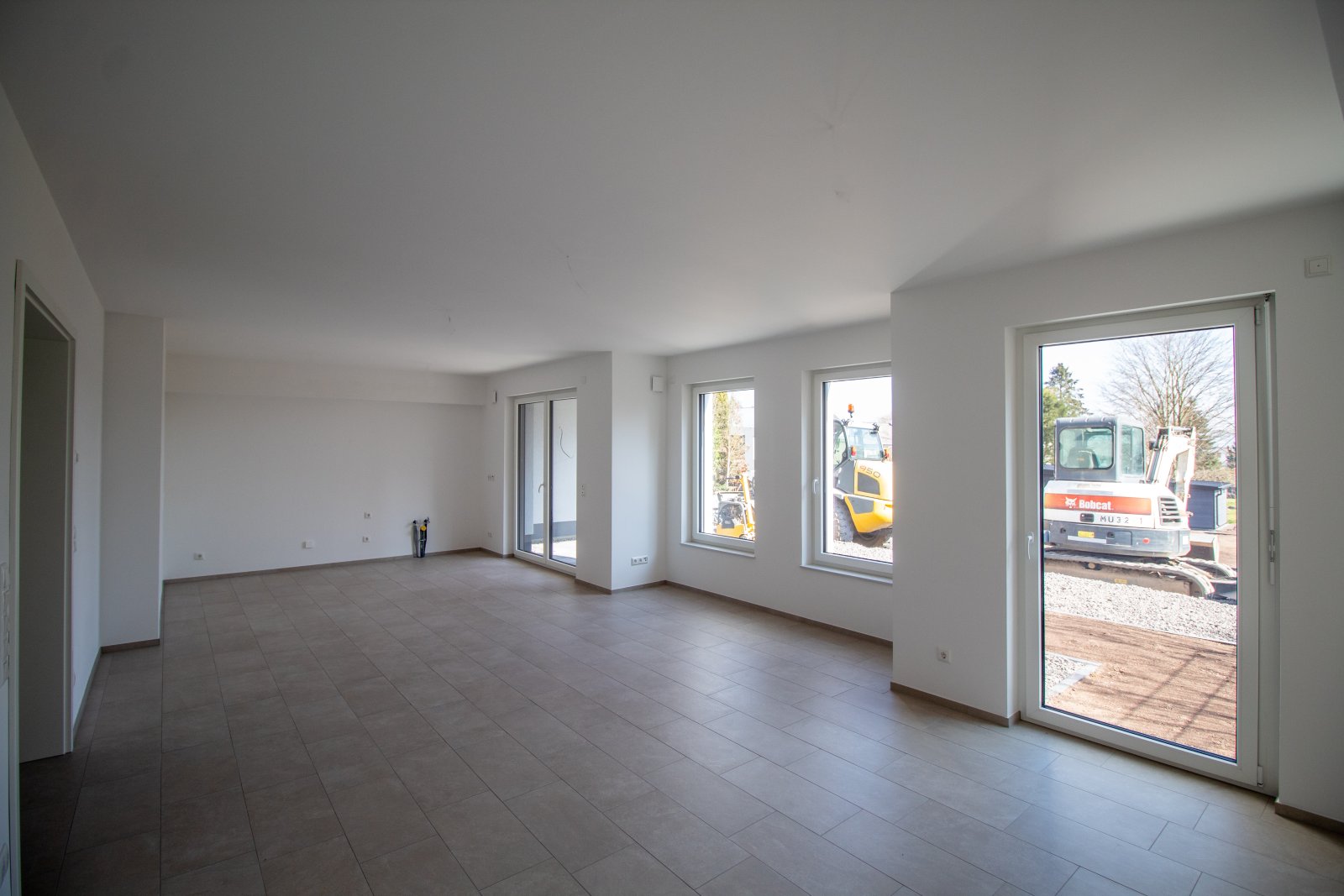 Erdgeschosswohnung mit Garten, Terrasse und Stellplätzen!