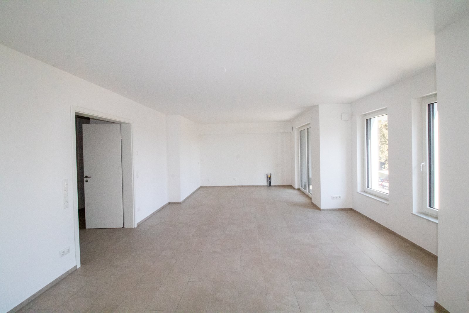 Erdgeschosswohnung mit Garten, Terrasse und Stellplätzen!