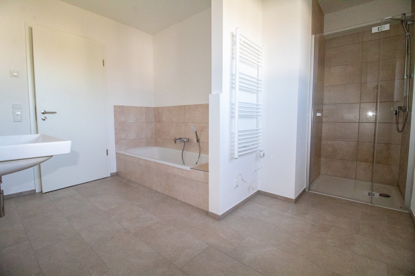 Wohnung mit Garten, Terrasse und Stellplätzen!