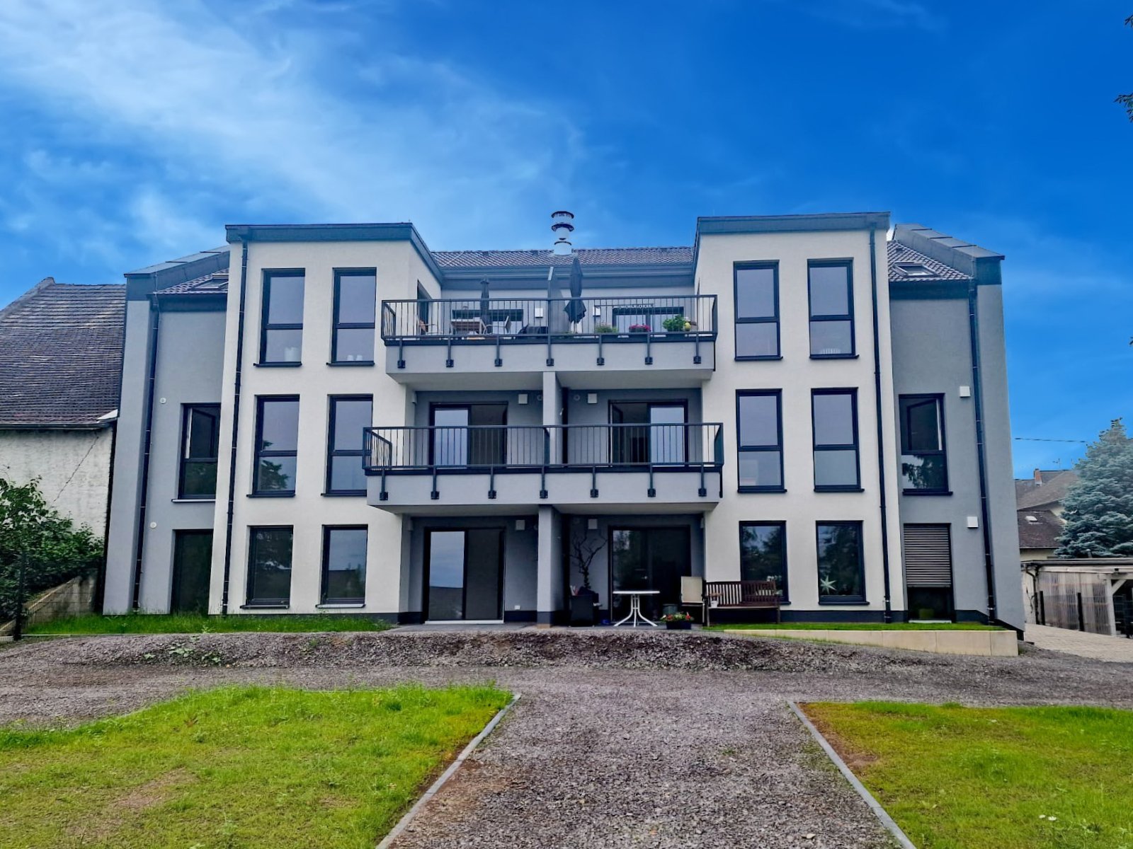 Wohnung mit Garten, Terrasse und Stellplätzen!