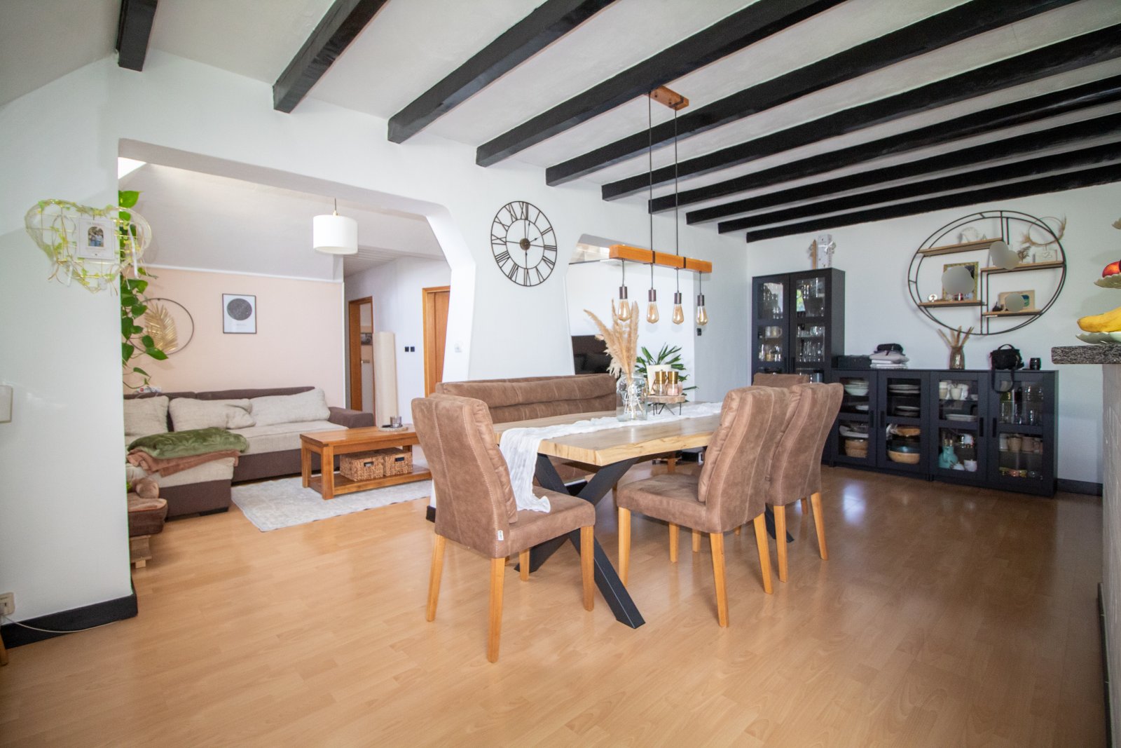 Großzügige Wohnung im Grünen mit Dachterrasse!