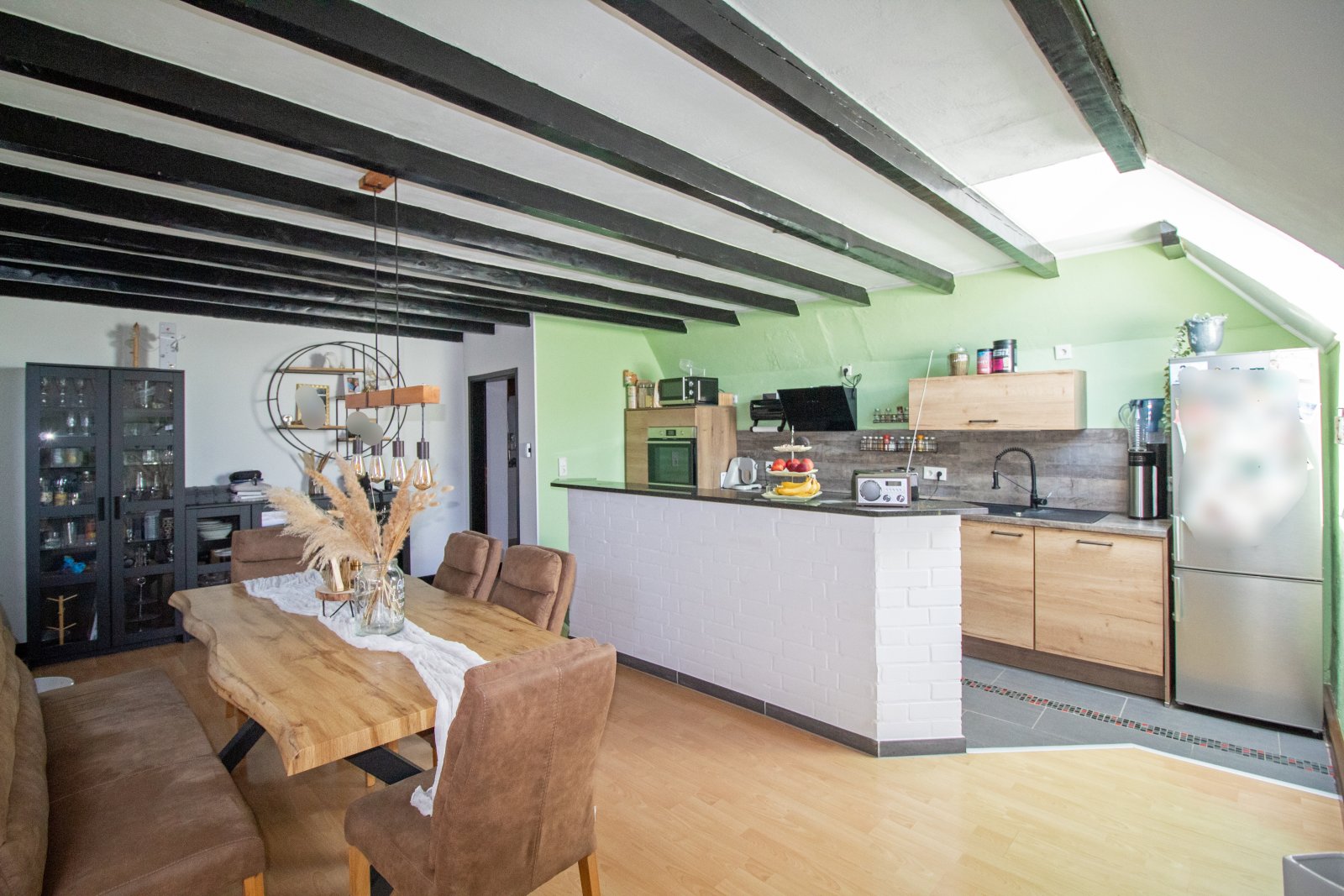 Großzügige Wohnung im Grünen mit Dachterrasse!