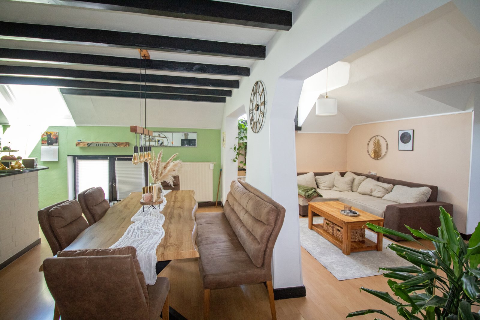 Großzügige Wohnung im Grünen mit Dachterrasse!