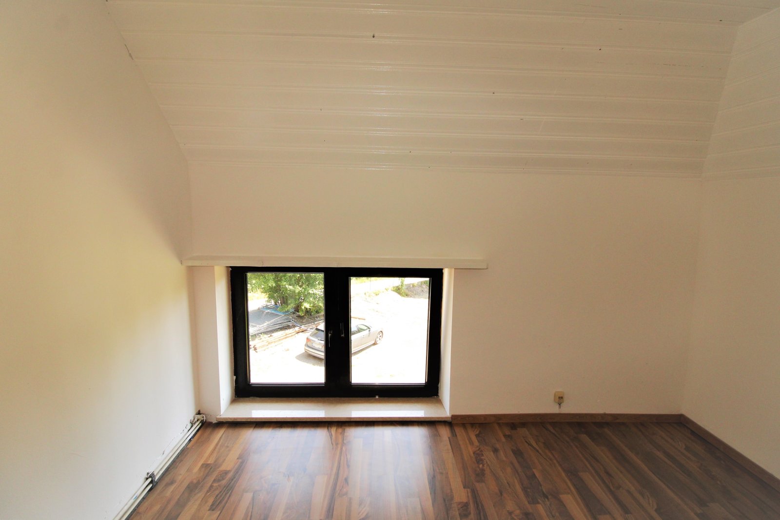 Großzügige Wohnung im Grünen mit Dachterrasse!