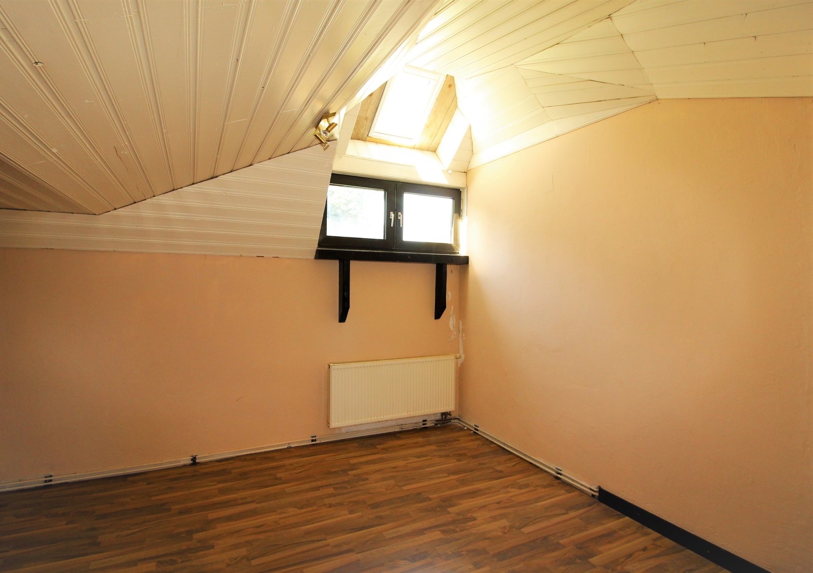 Großzügige Wohnung im Grünen mit Dachterrasse!