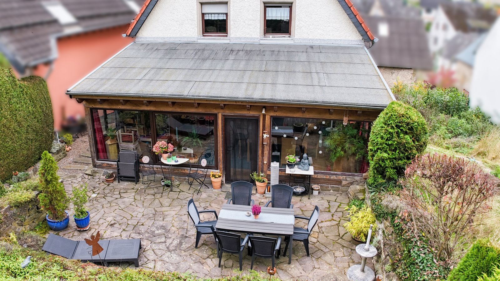 Einladendes Tuffsteinhaus mit Wintergarten – Ihr neues Zuhause!