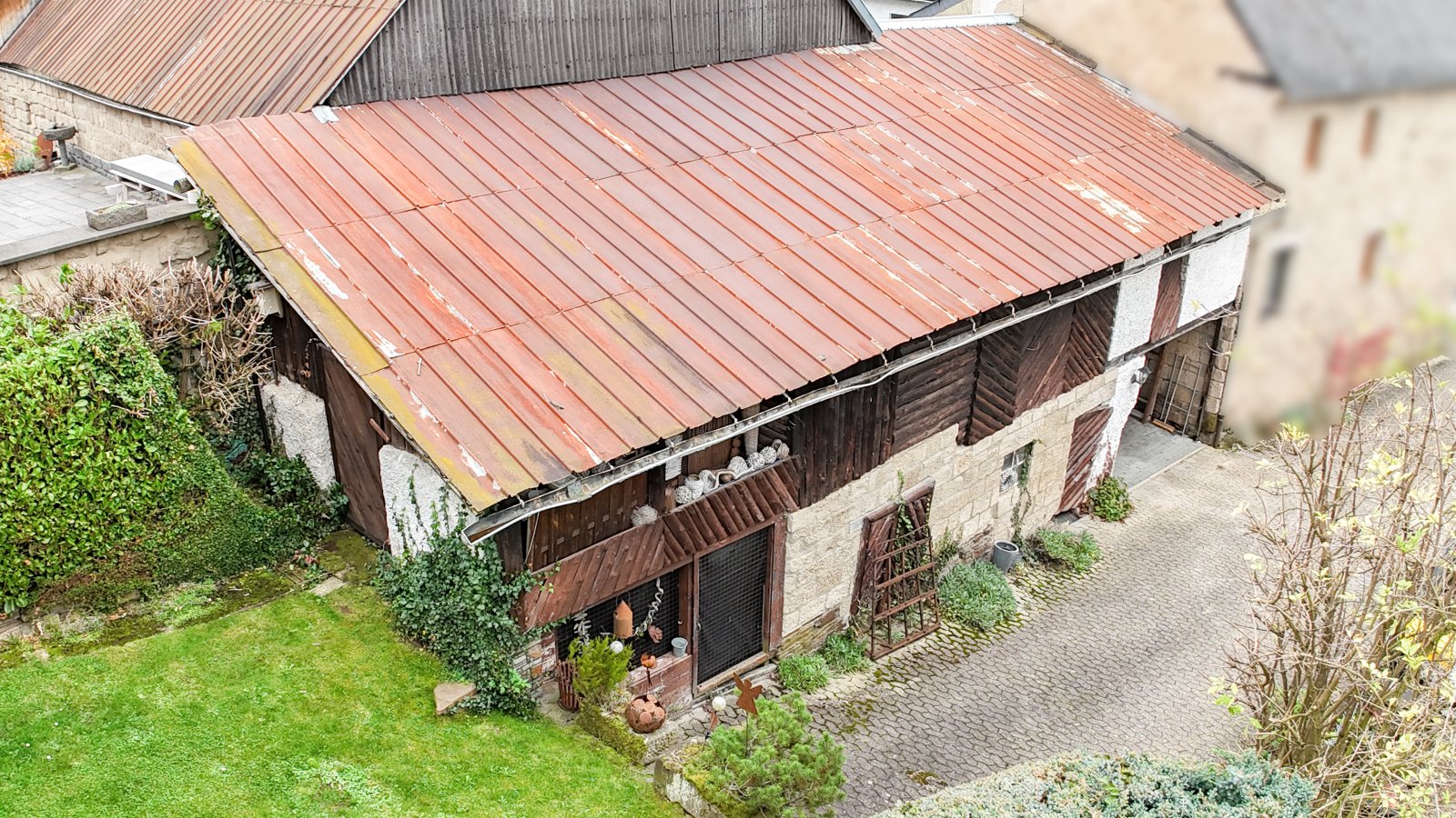 Einladendes Tuffsteinhaus mit Wintergarten – Ihr neues Zuhause!
