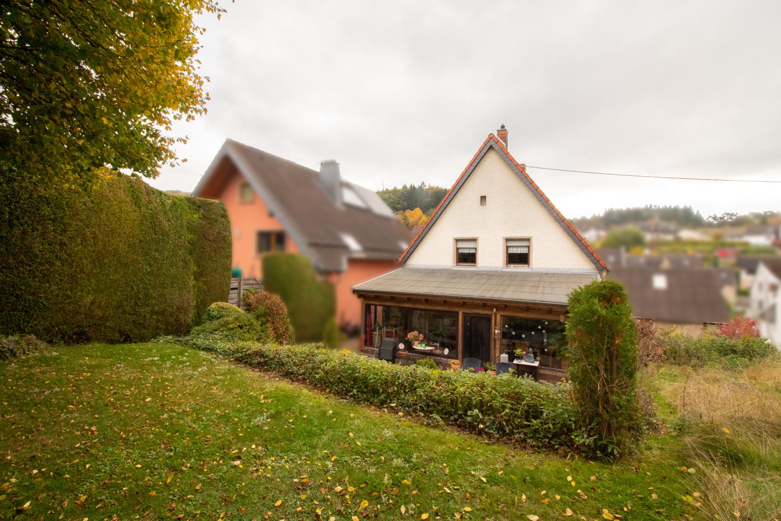 Einladendes Tuffsteinhaus mit Wintergarten – Ihr neues Zuhause!