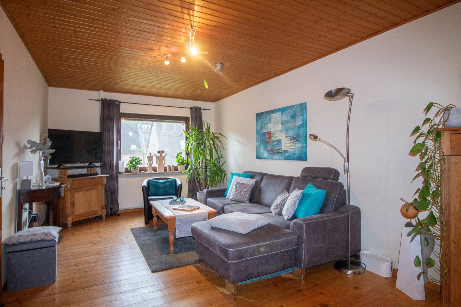 Einladendes Tuffsteinhaus mit Wintergarten – Ihr neues Zuhause!