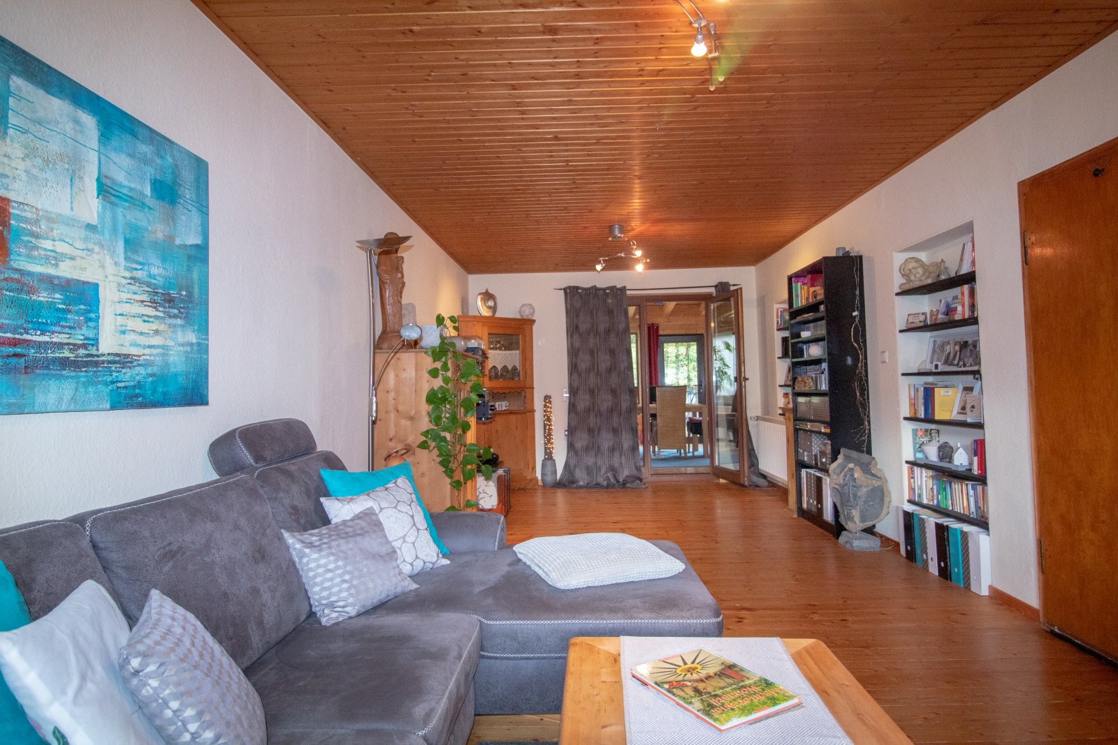 Einladendes Tuffsteinhaus mit Wintergarten – Ihr neues Zuhause!
