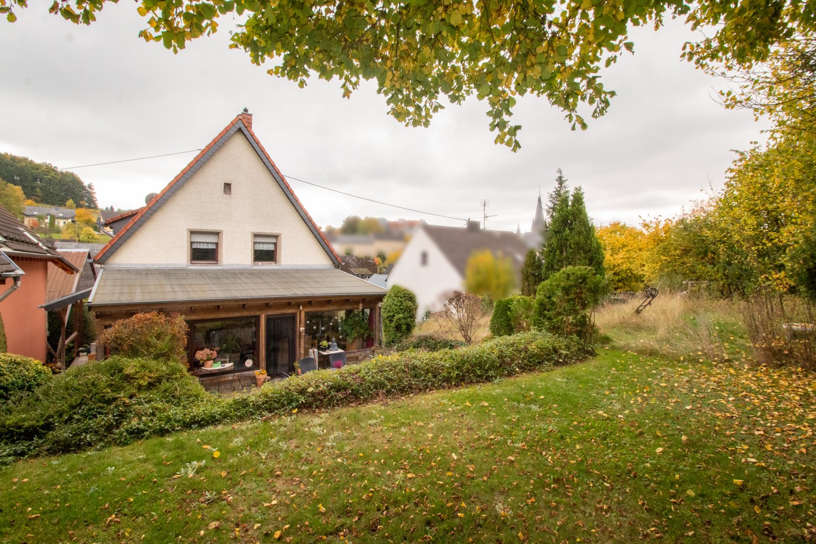 Einladendes Tuffsteinhaus mit Wintergarten – Ihr neues Zuhause!