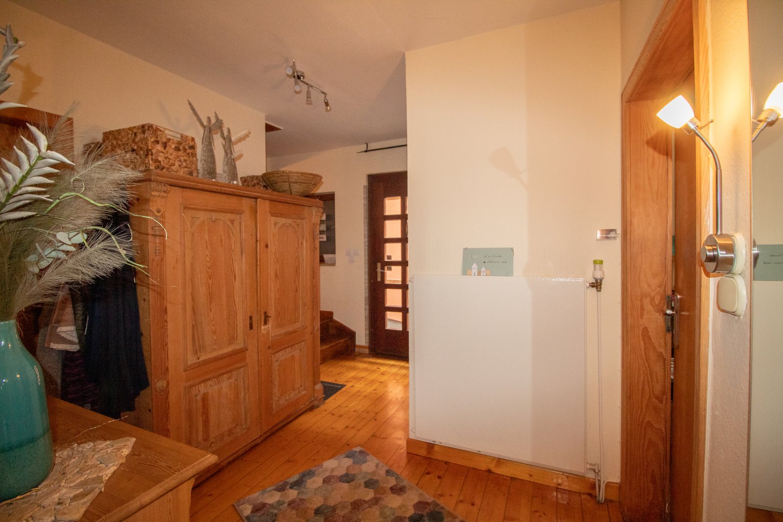 Einladendes Tuffsteinhaus mit Wintergarten – Ihr neues Zuhause!