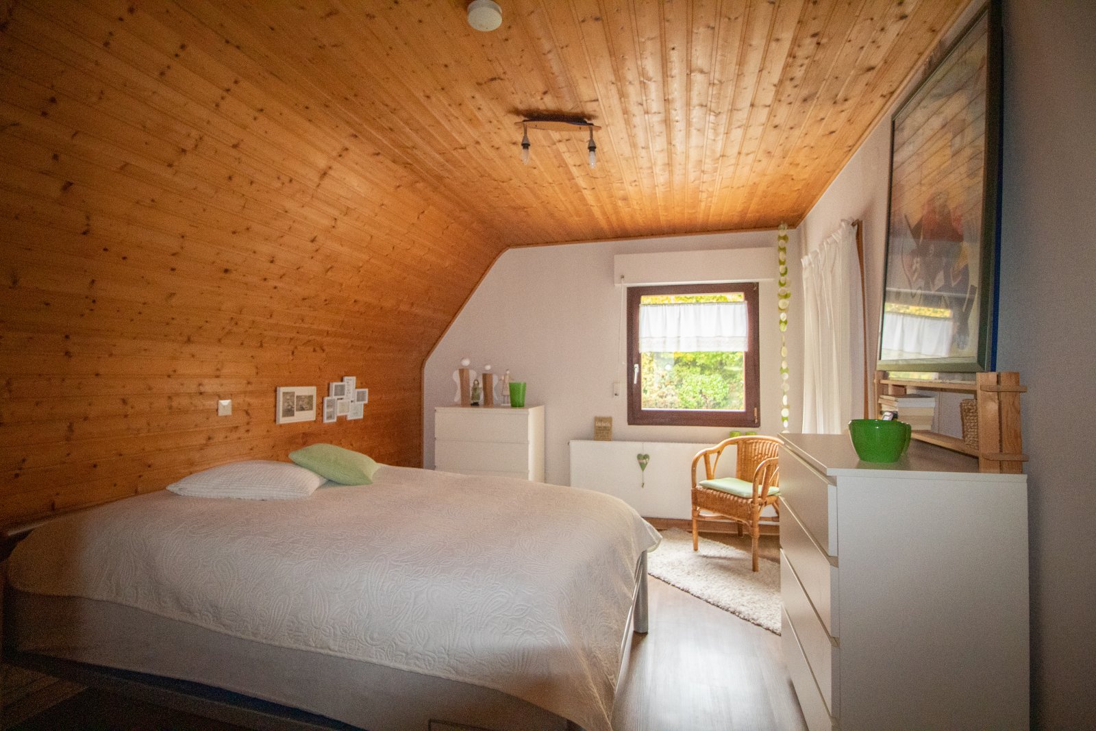 Einladendes Tuffsteinhaus mit Wintergarten – Ihr neues Zuhause!