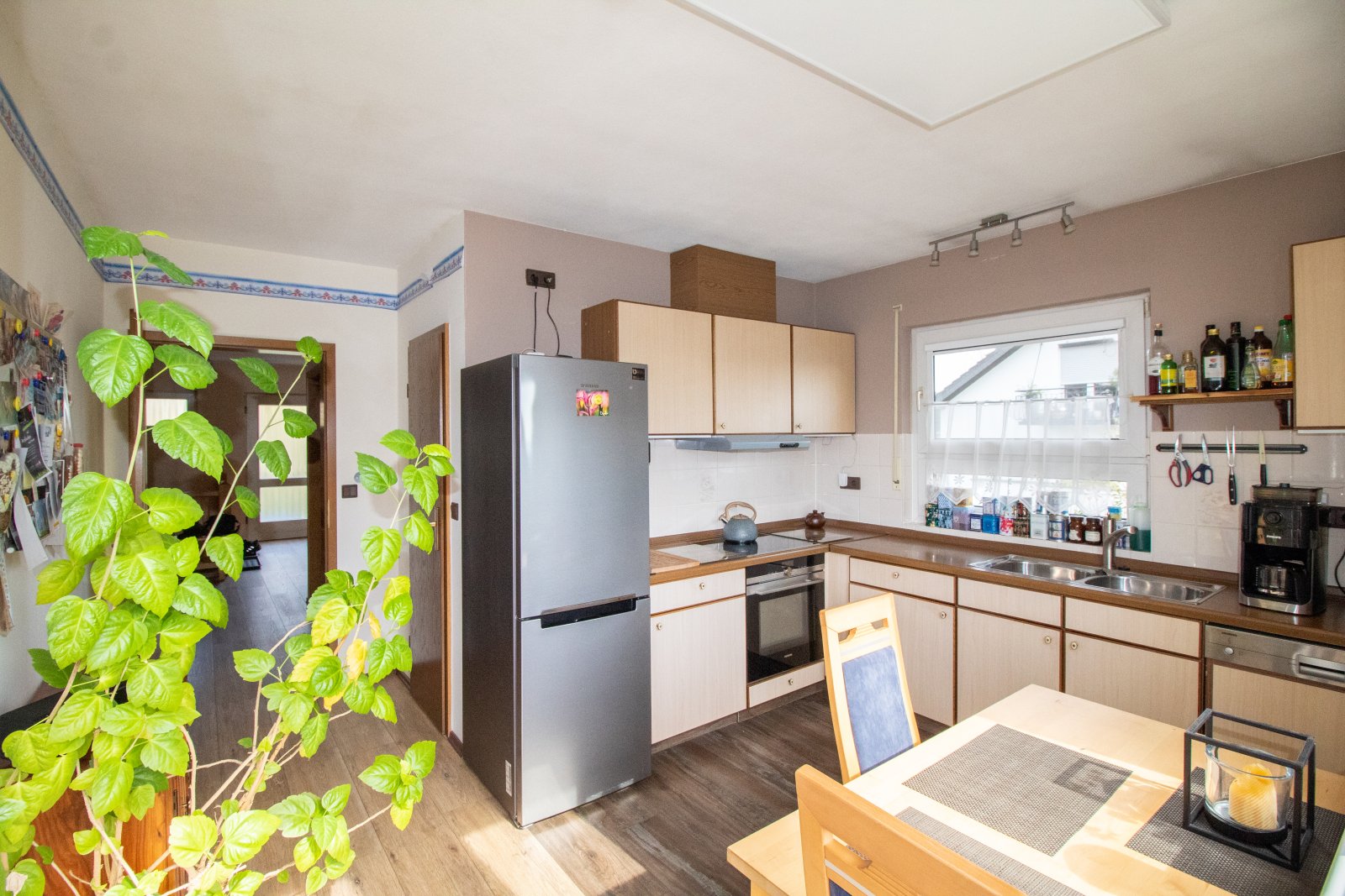 Charmantes Wohnen in der Grafschaft – Solider Bungalow mit zusätzlichem Wohnraum und Wohlfühlambiente!