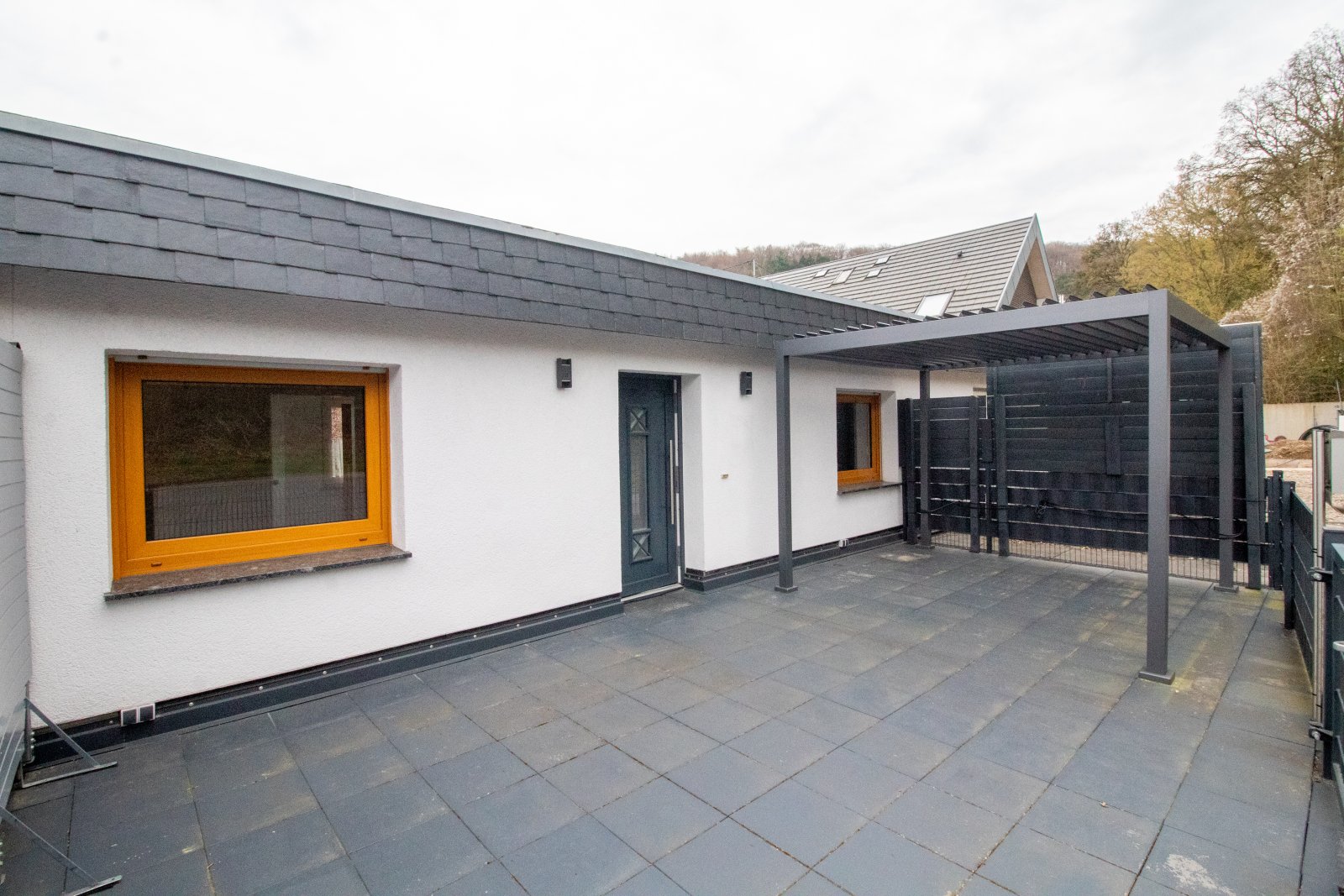 Modernes Wohnen mit Charme – Stilvolle Doppelhaushälfte in Bad Breisig zu vermieten