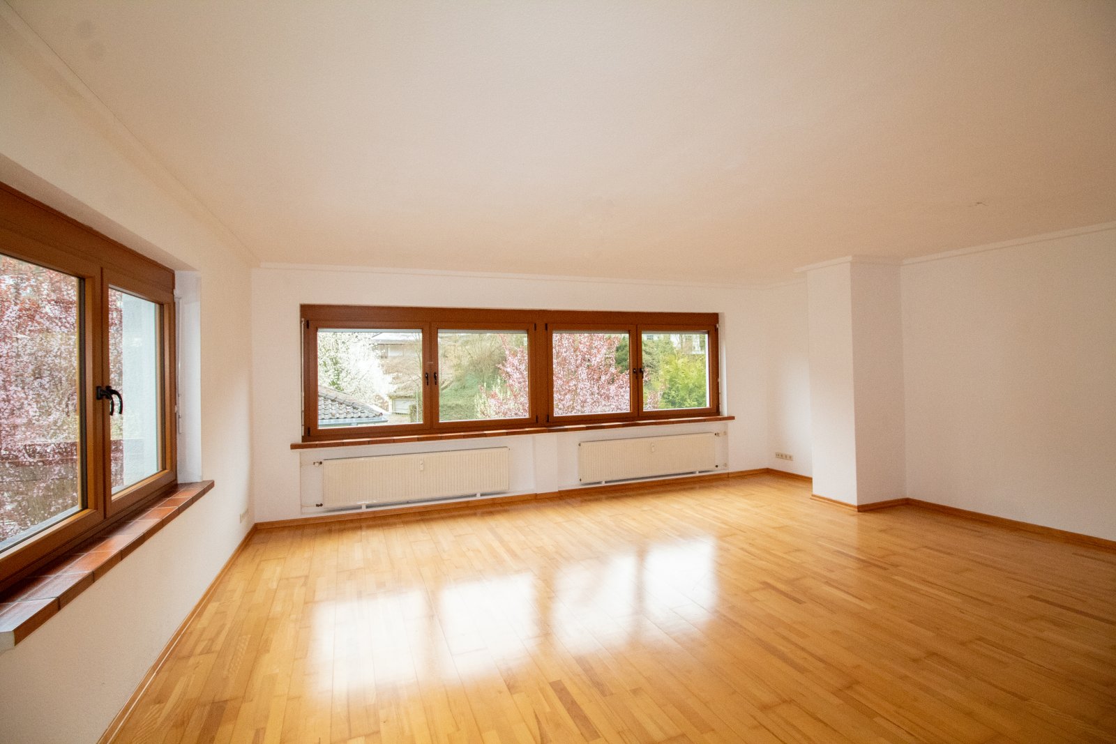 Modernes Wohnen mit Charme – Stilvolle Doppelhaushälfte in Bad Breisig zu vermieten