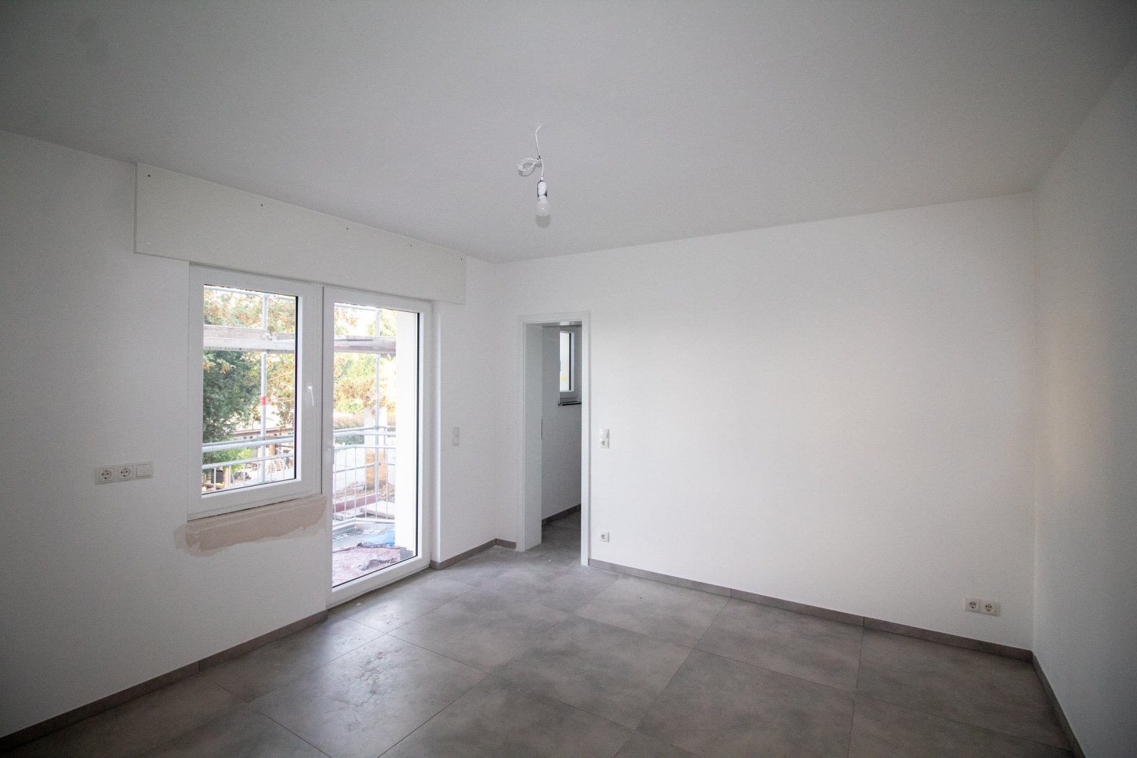 Moderne Erdgeschosswohnung im Herzen von Kettig – Erstbezug mit Balkon und Garage!