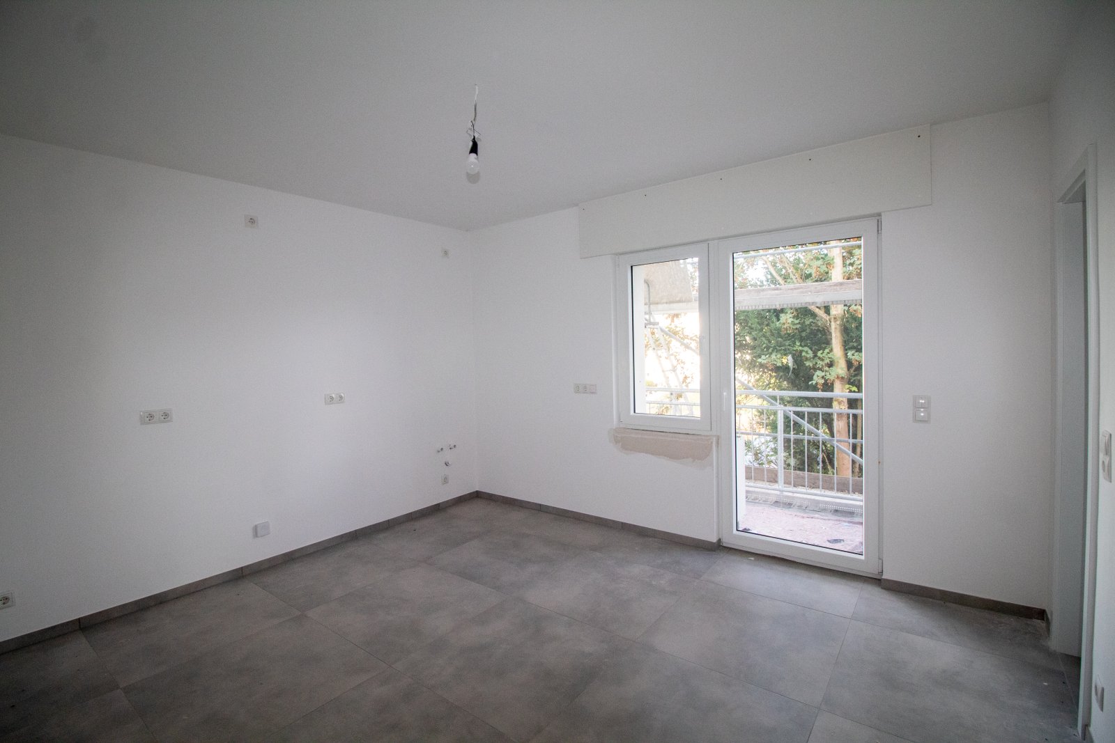 Moderne Erdgeschosswohnung im Herzen von Kettig – Erstbezug mit Balkon und Garage!