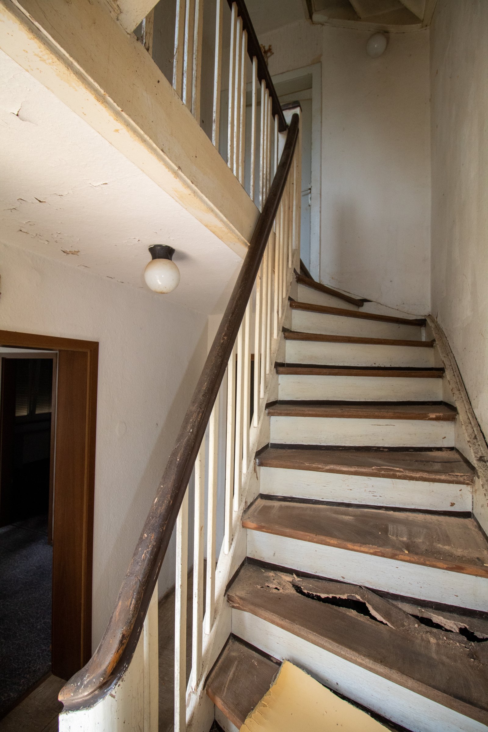 Sanierungsbedürftige Treppe Sanierungsbedürftige Treppe